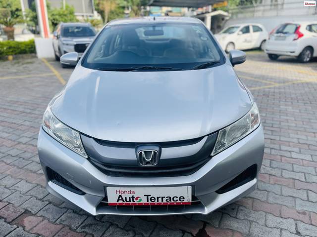 https://images10.gaadi.com/usedcar_image/4619719/original/3112e3882e2f56664f31929a872bf0da.jpg?imwidth=6400