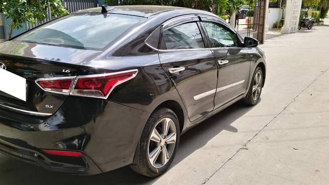 https://images10.gaadi.com/usedcar_image/4619725/original/processed_a2bc3721ac6b34c6a2ef308a251f4efc.jpg?imwidth=6402