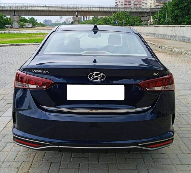 https://images10.gaadi.com/usedcar_image/4619730/original/processed_4a17f7234756433eb288772e9399f584.jpg?imwidth=6402