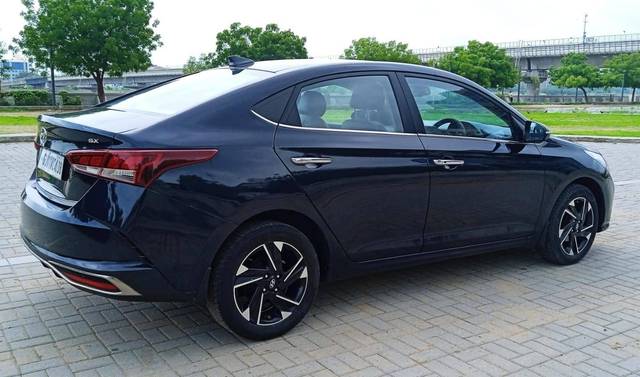 https://images10.gaadi.com/usedcar_image/4619730/original/processed_edc1dd05a03ee0fe9ca5045d9c79d00a.jpg?imwidth=6401