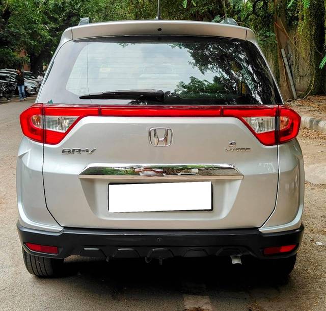 https://images10.gaadi.com/usedcar_image/4619739/original/processed_2a8afad410ff1408f7e3eebed92ea77d.jpeg?imwidth=6401