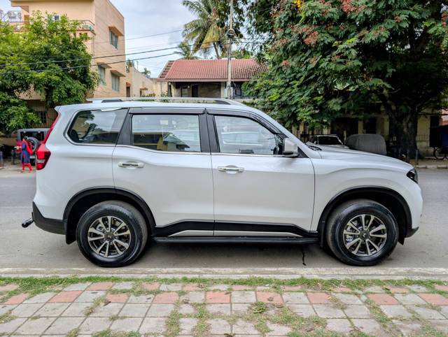 https://images10.gaadi.com/usedcar_image/4619793/original/fbad64495d3a8d7c57e8d28a30eb9191.jpg?imwidth=6401