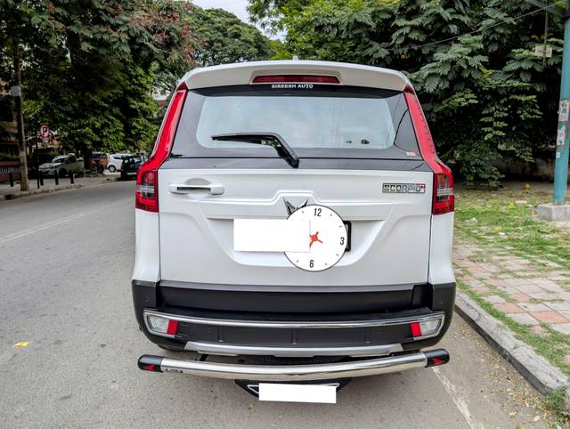 https://images10.gaadi.com/usedcar_image/4619793/original/processed_56a559b362db3714623204231910deeb.jpg?imwidth=6402