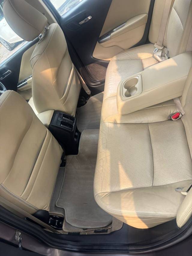 https://images10.gaadi.com/usedcar_image/4619797/original/7b971d40e518ef1833d658e77008a7d9.jpeg?imwidth=6402