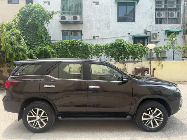https://images10.gaadi.com/usedcar_image/4619814/original/50ffaa86091478225af7c82fda938e2a.jpg?imwidth=6402