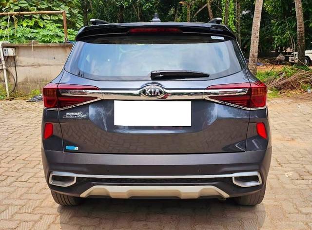 https://images10.gaadi.com/usedcar_image/4619820/original/processed_893cb22c-e53c-4a6d-8617-834f82a6b17e.jpg?imwidth=6401