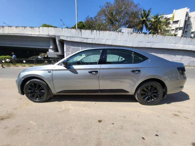 https://images10.gaadi.com/usedcar_image/4619827/original/bf8b562ab3b1f2b066daacc92af435b2.jpg?imwidth=6402