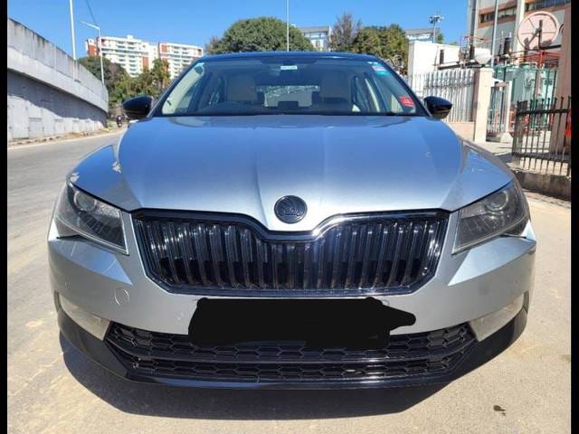 https://images10.gaadi.com/usedcar_image/4619827/original/bf9a9d3a6de22648cd89cde480b20995.jpg?imwidth=6400