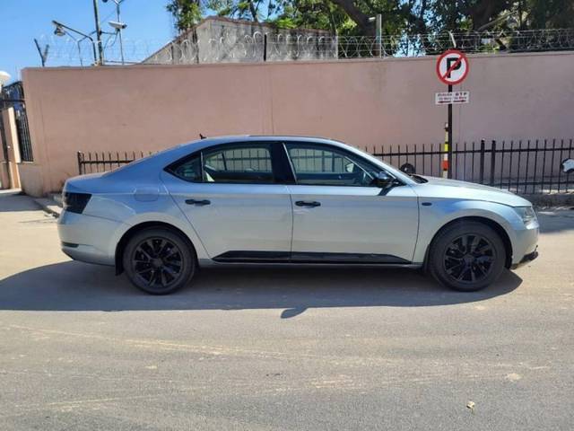 https://images10.gaadi.com/usedcar_image/4619827/original/processed_715fdae2797f66b596d943e555b8e23a.jpg?imwidth=6401