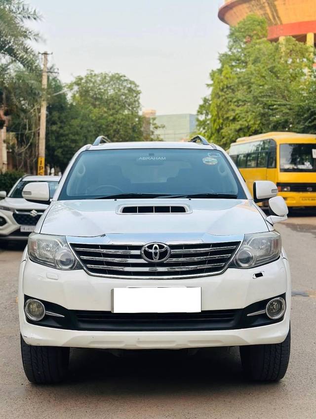 https://images10.gaadi.com/usedcar_image/4619844/original/processed_01a4f9de-a116-499b-8c40-6c66541f2c47.jpg?imwidth=6400