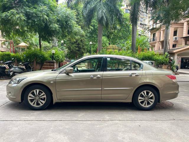 https://images10.gaadi.com/usedcar_image/4619846/original/df7a1099c18858d2742f678252331d88.jpg?imwidth=6402