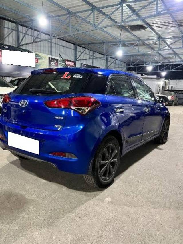 https://images10.gaadi.com/usedcar_image/4619849/original/processed_7da210f7-3c23-47c7-afdf-c5ae549a8426.jpeg?imwidth=6402
