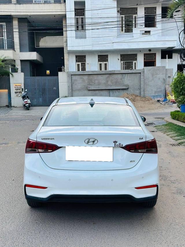 https://images10.gaadi.com/usedcar_image/4619850/original/processed_2084a1d0-409d-4642-9158-0721cd7aab97.jpg?imwidth=6401