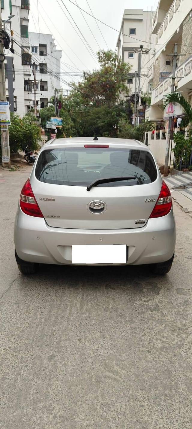 https://images10.gaadi.com/usedcar_image/4619855/original/processed_46d4ee28c69e9ac14d5d669f721d581b.jpg?imwidth=6402