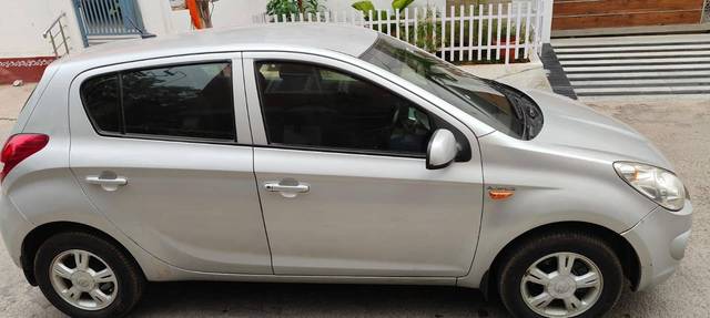 https://images10.gaadi.com/usedcar_image/4619855/original/processed_a9516ccc1f018132bc75f004d89042db.jpg?imwidth=6401