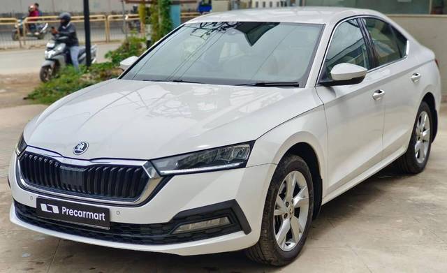 https://images10.gaadi.com/usedcar_image/4619859/original/processed_65097c2ee3ec475be80eb47666095213.jpeg?imwidth=6402