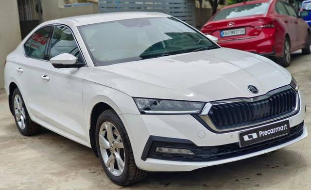 https://images10.gaadi.com/usedcar_image/4619859/original/processed_7522b348866f161d3359b180676d24ba.jpeg?imwidth=6400