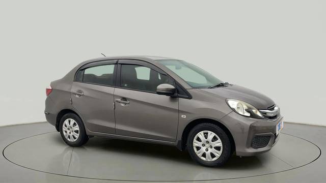 https://images10.gaadi.com/usedcar_image/4619876/original/294fdd1a9b524e916b3da5e0d1300297.jpg?imwidth=6400