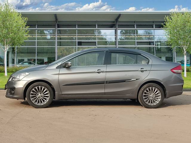 https://images10.gaadi.com/usedcar_image/4619895/original/593aaf26cc07f131ed564b7862a13dec.jpg?imwidth=6402