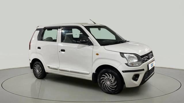 https://images10.gaadi.com/usedcar_image/4619925/original/2233c97332796180aacb19a75f499a20.jpg?imwidth=6400