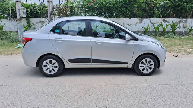 https://images10.gaadi.com/usedcar_image/4619953/original/processed_1ce47211b2674a387df04ea2fb63f0e1.jpg?imwidth=6401