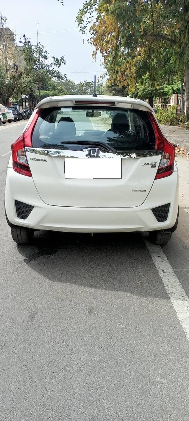 https://images10.gaadi.com/usedcar_image/4619959/original/processed_a841cfcc-c737-4592-a193-7b9551d60671.jpg?imwidth=6401