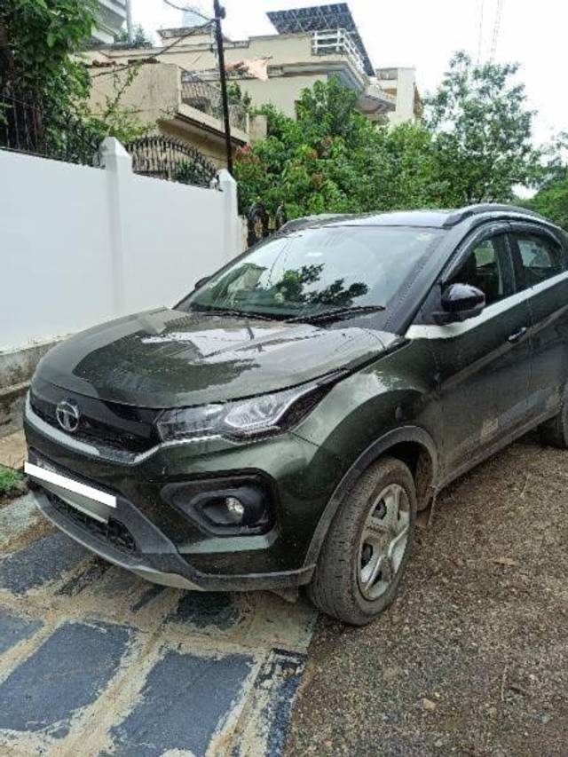 https://images10.gaadi.com/usedcar_image/4619977/original/processed_b45ce675-414f-456f-a497-efd6dd59c9dd.jpg?imwidth=6402