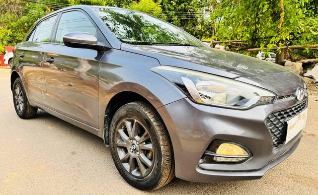 https://images10.gaadi.com/usedcar_image/4619999/original/e59e0304f211e75f86048972c338d9c1.jpg?imwidth=6400