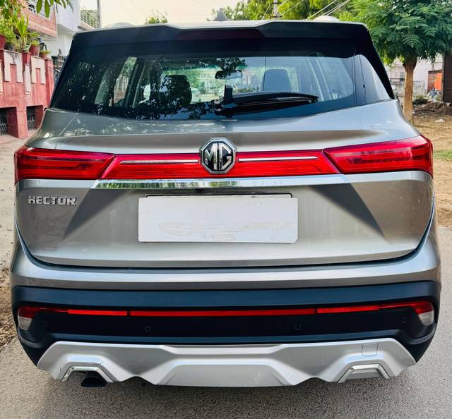 https://images10.gaadi.com/usedcar_image/4620013/original/processed_1018227373cbf41fbe0e5e59cfee274e.jpg?imwidth=6402