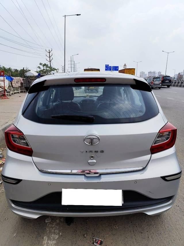 https://images10.gaadi.com/usedcar_image/4620028/original/processed_99614ee0-6e7e-44a0-bc76-24280a19f84a.jpg?imwidth=6401