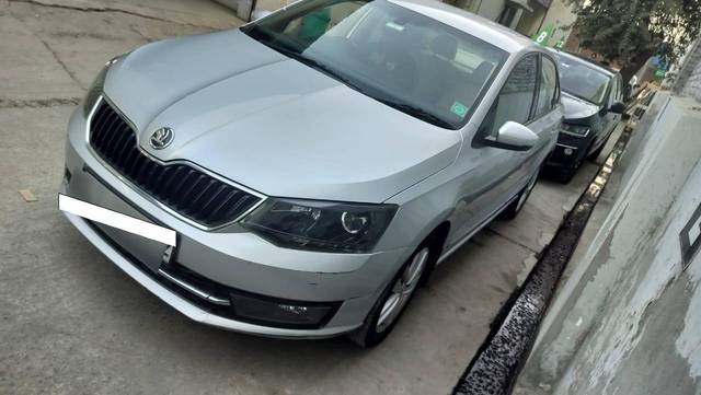 https://images10.gaadi.com/usedcar_image/4620033/original/processed_2556cc3b-3e06-4464-97b6-e98166822f66.jpg?imwidth=6401