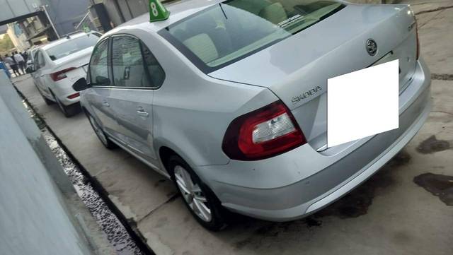 https://images10.gaadi.com/usedcar_image/4620033/original/processed_f74286b7-1178-4a59-b3ca-89b80ad62740.jpg?imwidth=6402