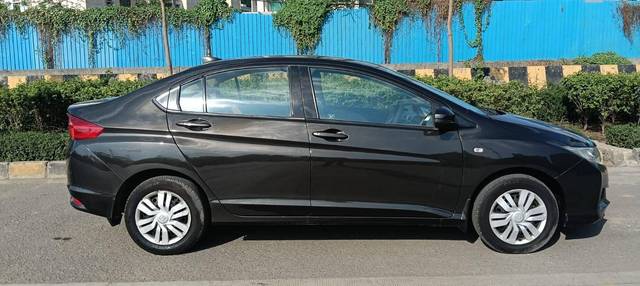 https://images10.gaadi.com/usedcar_image/4620112/original/processed_983470a3f77533f39ac7e2f0c4b34754.jpg?imwidth=6401
