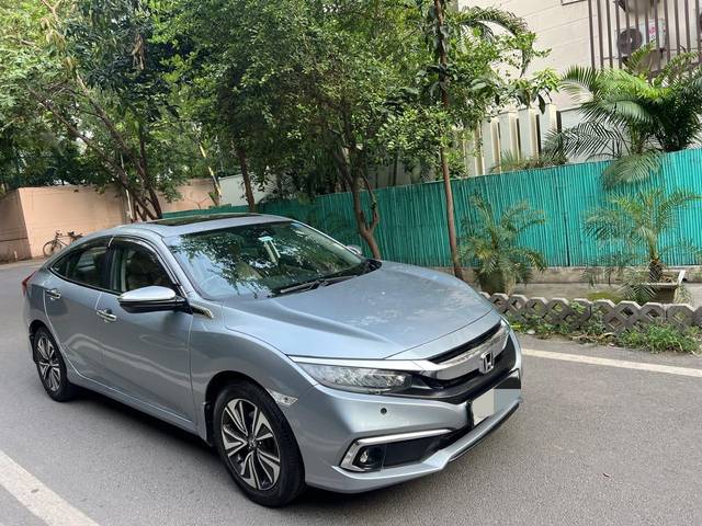 https://images10.gaadi.com/usedcar_image/4620119/original/7b29ccef8338c35374f55d72316c8e1e.jpg?imwidth=6400