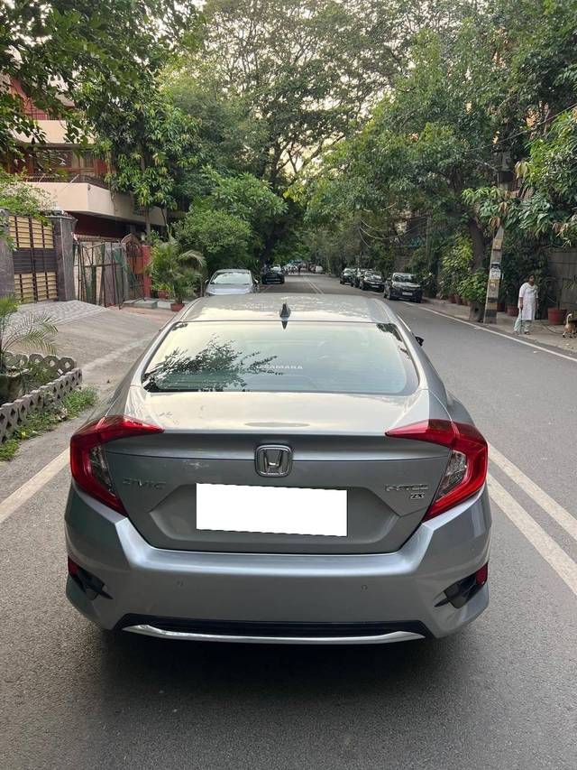https://images10.gaadi.com/usedcar_image/4620119/original/processed_38b5d8076f74c5732ac96ab0c58b8f5f.jpg?imwidth=6402