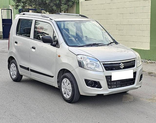 https://images10.gaadi.com/usedcar_image/4620132/original/processed_5c0be6c49b9c1b53313c88bb7ccb4b51.jpg?imwidth=6400