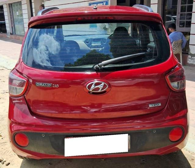 https://images10.gaadi.com/usedcar_image/4620134/original/processed_79caad1dcc654c84de6cacf91d296218.jpg?imwidth=6402