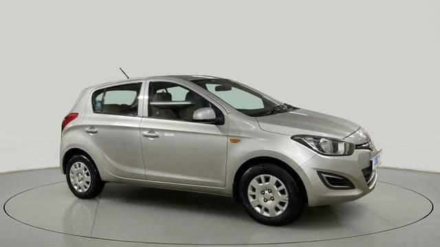 https://images10.gaadi.com/usedcar_image/4620136/original/8deca28b19f706a69c02f3deef84ca69.jpg?imwidth=6400