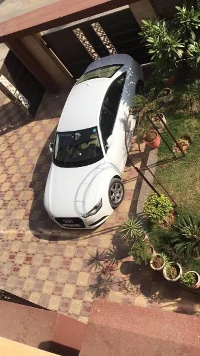 https://images10.gaadi.com/usedcar_image/4620152/original/processed_0e7aaddc-da94-406e-a1c1-b65fbe6d3528.jpeg?imwidth=6400