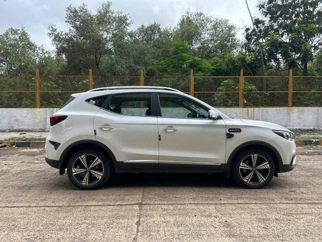 https://images10.gaadi.com/usedcar_image/4620159/original/processed_35df30ddb81ef3e92965563e91099693.jpg?imwidth=6401