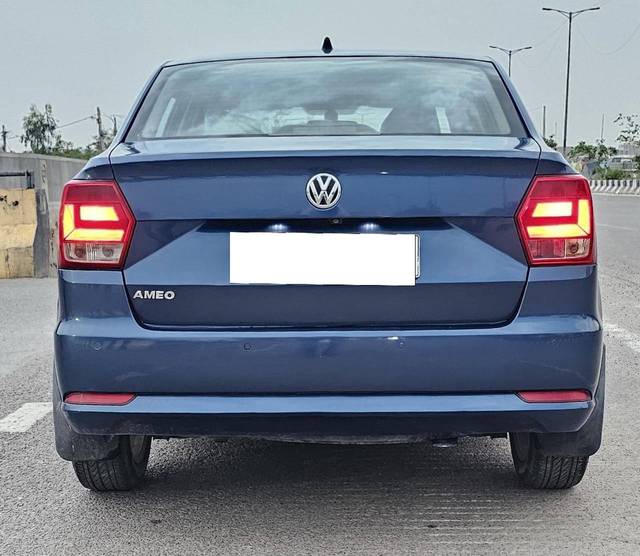 https://images10.gaadi.com/usedcar_image/4620164/original/processed_89bc7ec7a1412aec50b42fb9b5f3ab67.jpg?imwidth=6402