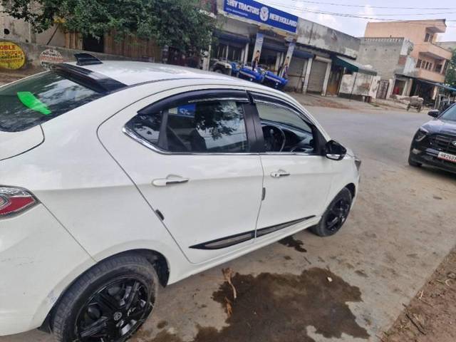https://images10.gaadi.com/usedcar_image/4620181/original/processed_4707264c-61ad-4d3c-8ab9-000b4049ab9b.jpg?imwidth=6400