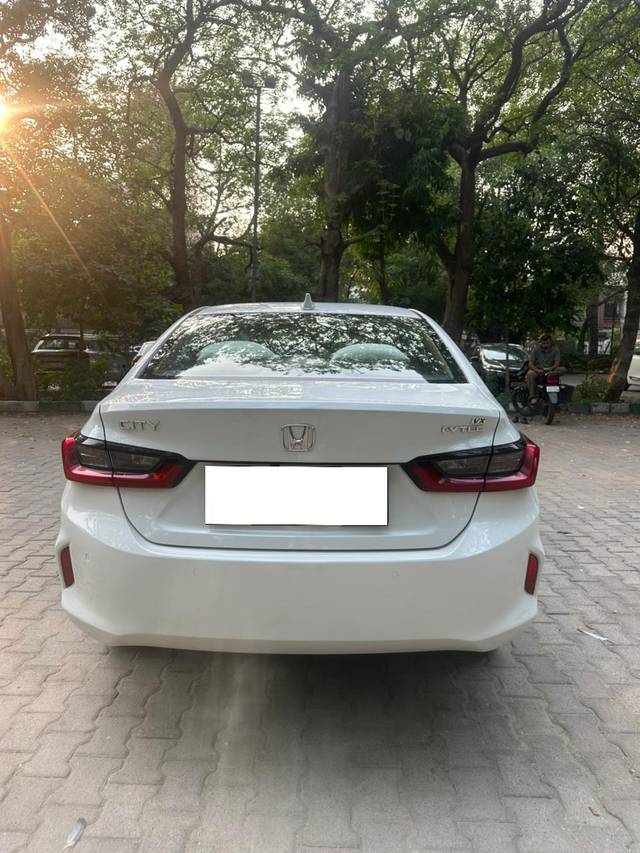 https://images10.gaadi.com/usedcar_image/4620185/original/processed_44f9c10d0d7bd595555a972f373f0dd8.jpg?imwidth=6401