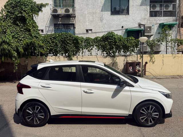 https://images10.gaadi.com/usedcar_image/4620187/original/f7015a674467af613f483413e3ebc183.jpg?imwidth=6401