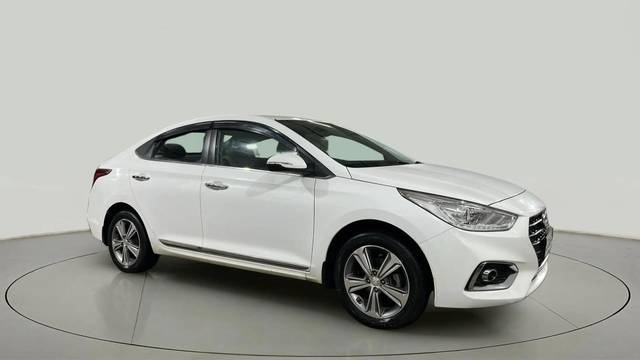 https://images10.gaadi.com/usedcar_image/4620240/original/eec0c1fd35054e15acf6d2beb915dd21.jpg?imwidth=6400