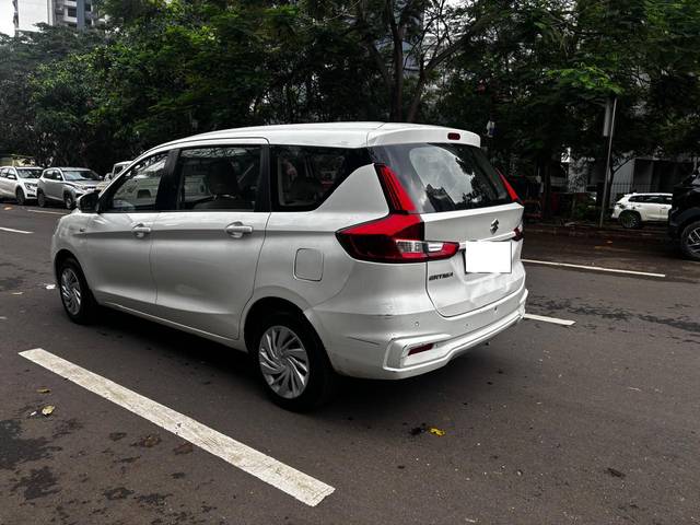 https://images10.gaadi.com/usedcar_image/4620241/original/processed_ce981a562962c976758af9e6bc98effe.jpg?imwidth=6401