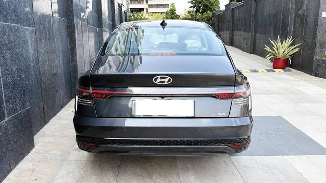 https://images10.gaadi.com/usedcar_image/4620242/original/processed_8c5fc19f6604fa62c632852eb9513744.jpg?imwidth=6402