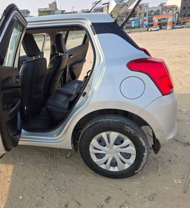 https://images10.gaadi.com/usedcar_image/4620245/original/processed_855670af2526af2bebc9b6515761356d.jpg?imwidth=6402