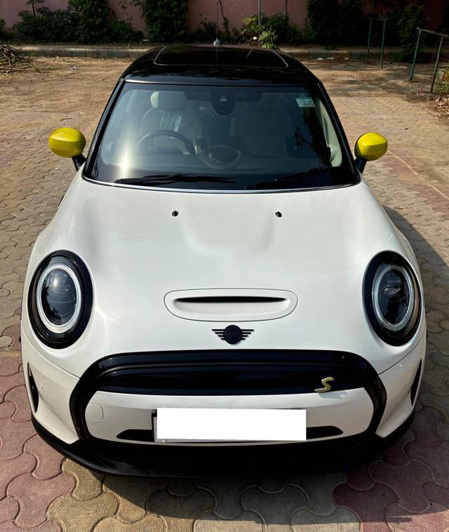 https://images10.gaadi.com/usedcar_image/4620255/original/processed_ba5e35cf-44e5-447d-93e9-5f266b646a40.jpg?imwidth=6400