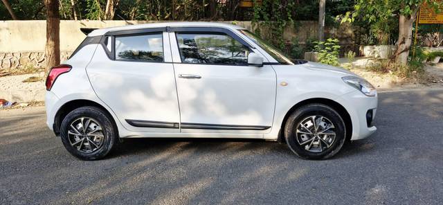 https://images10.gaadi.com/usedcar_image/4620258/original/processed_10320937f4261a061f525cfb39f686d6.jpg?imwidth=6401